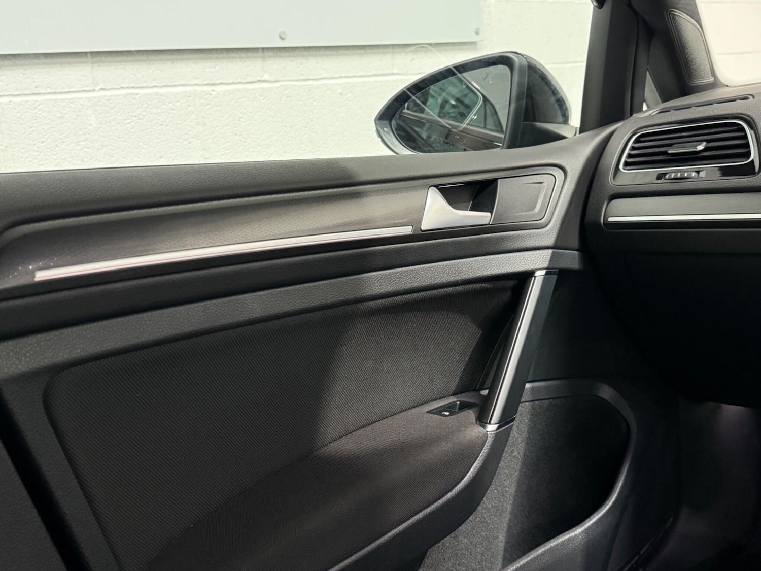 Used Volkswagen Golf 2017 for sale - 76942660: Photo 69