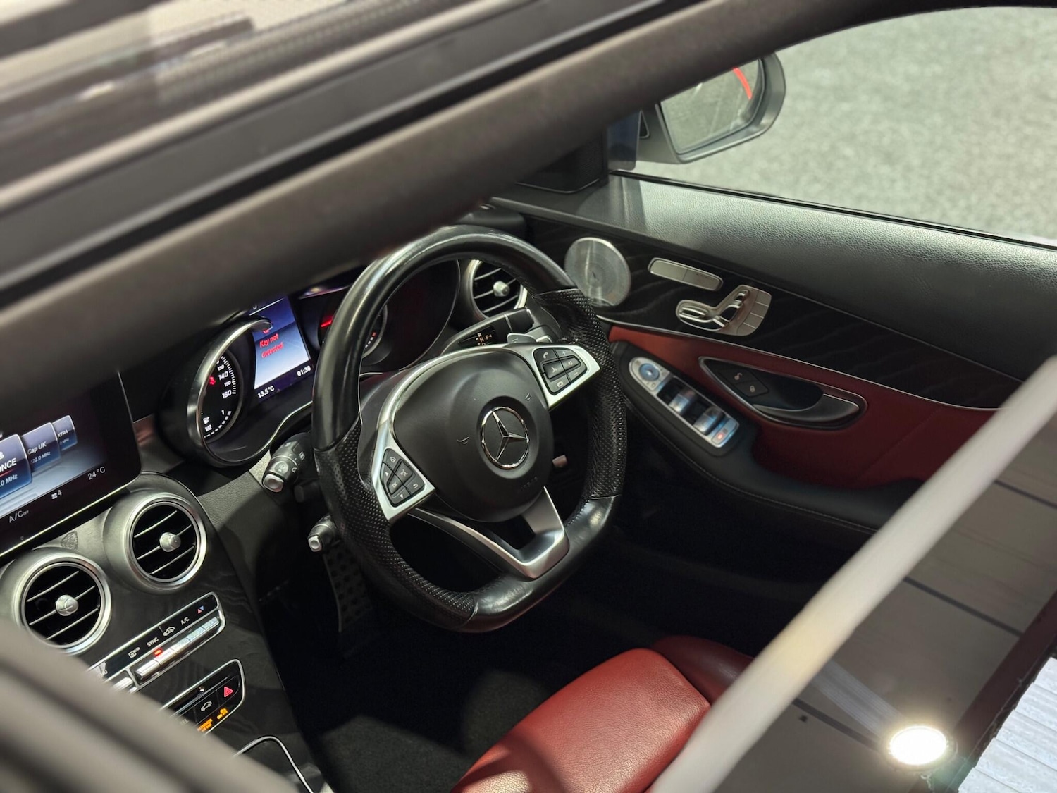 Used Mercedes-Benz C Class 2017 for sale - 76965387: Photo 7