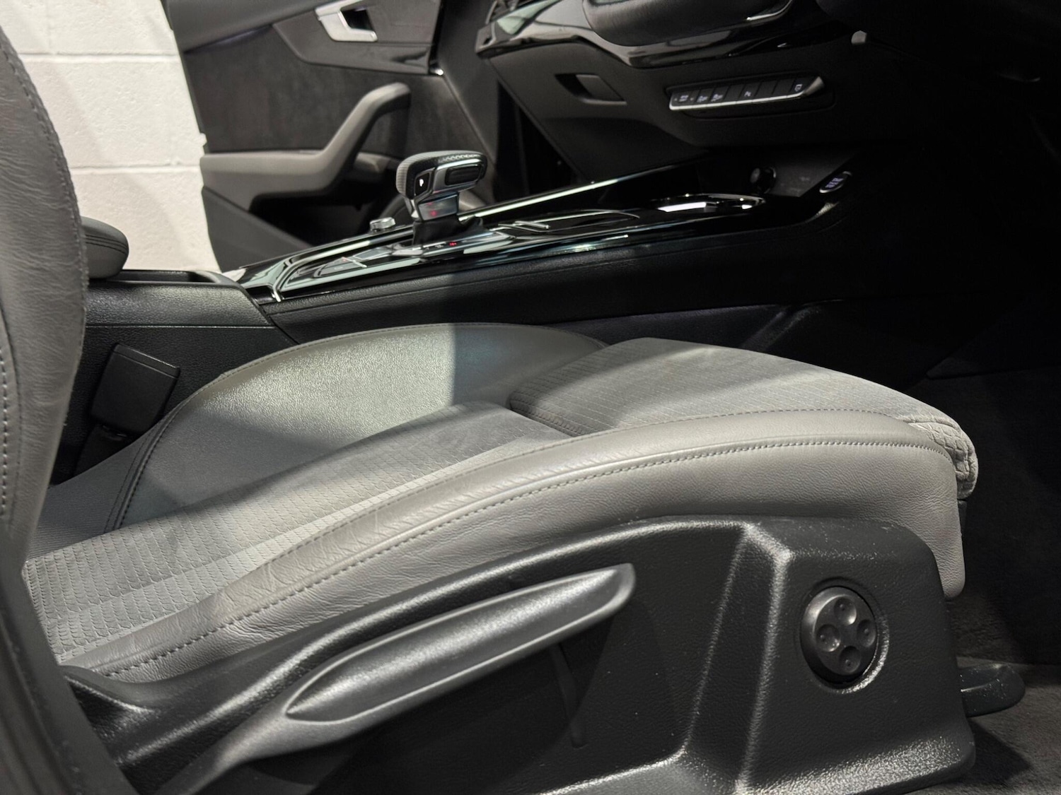 Used Audi A4 for sale - 76994299: Photo 44