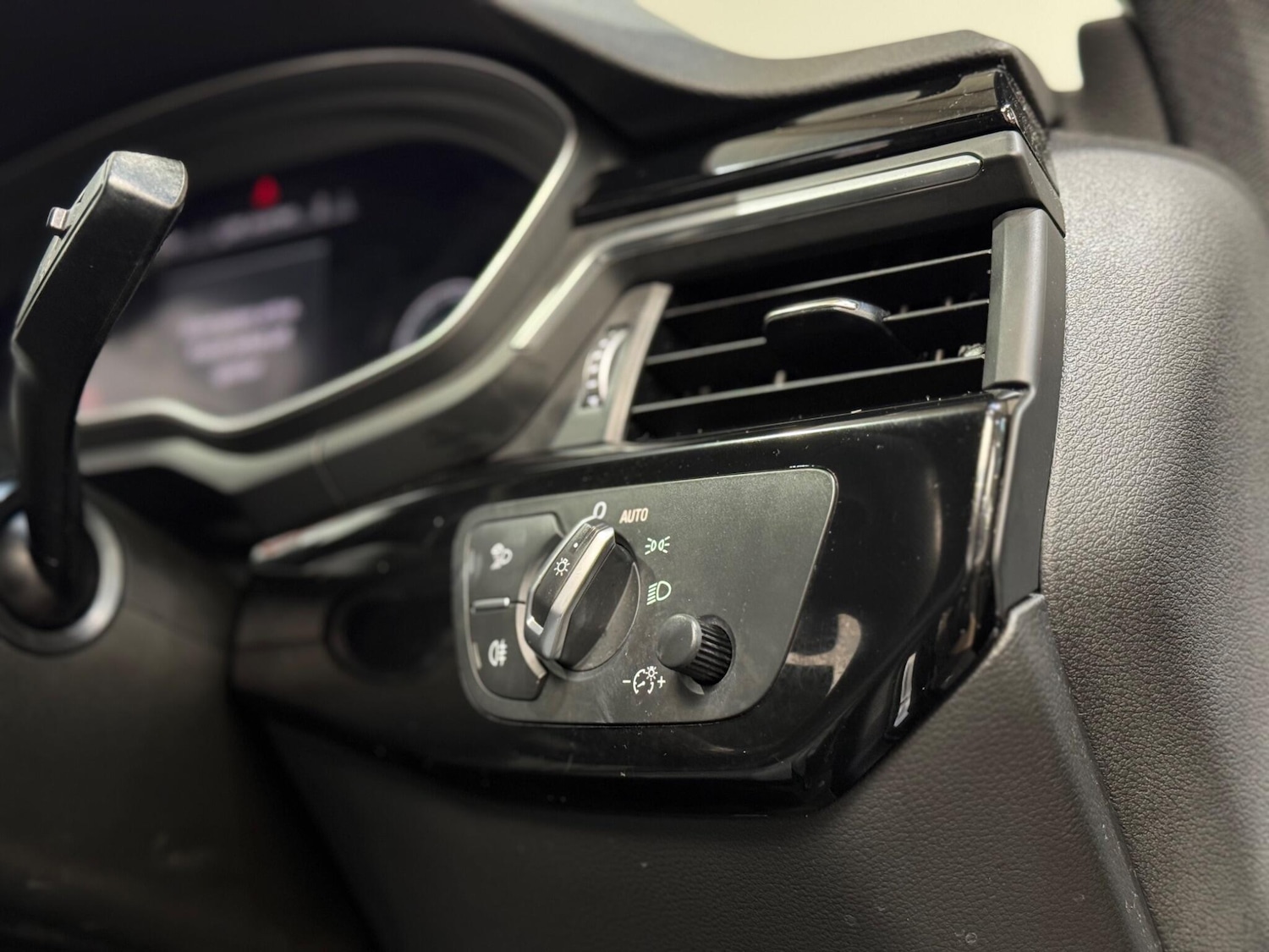 Used Audi A4 for sale - 76994299: Photo 54