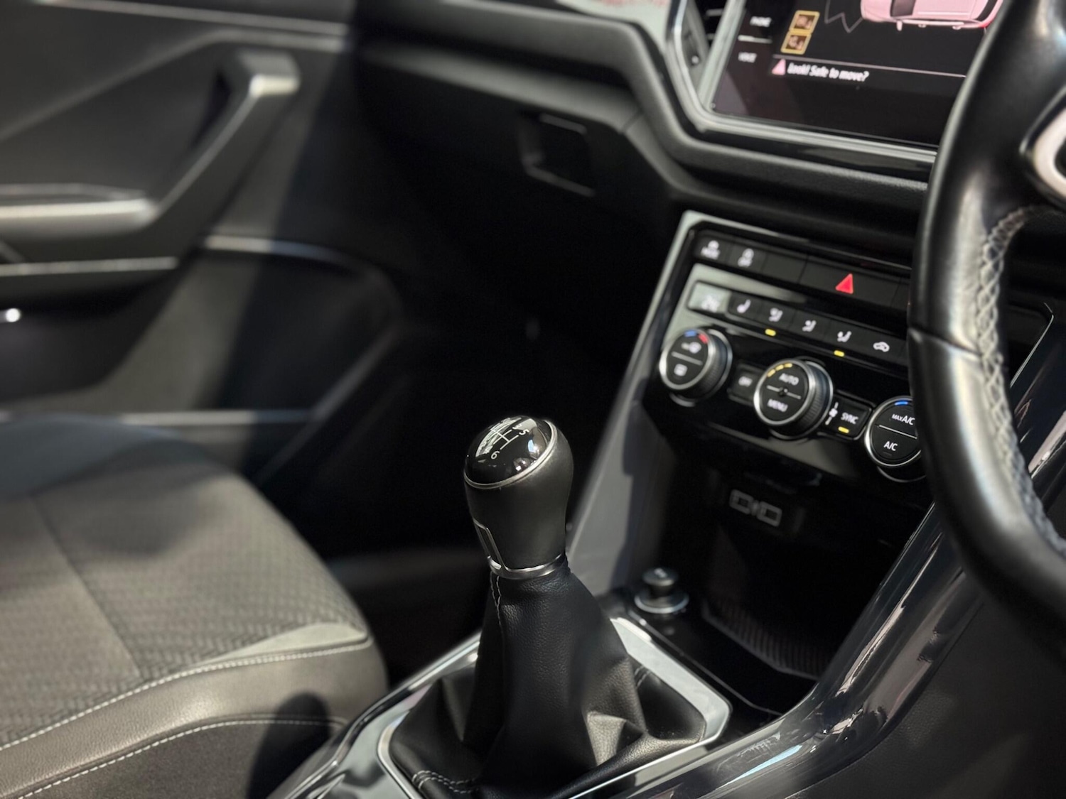 Used Volkswagen T-Roc 2019 for sale - 77016813: Photo 26