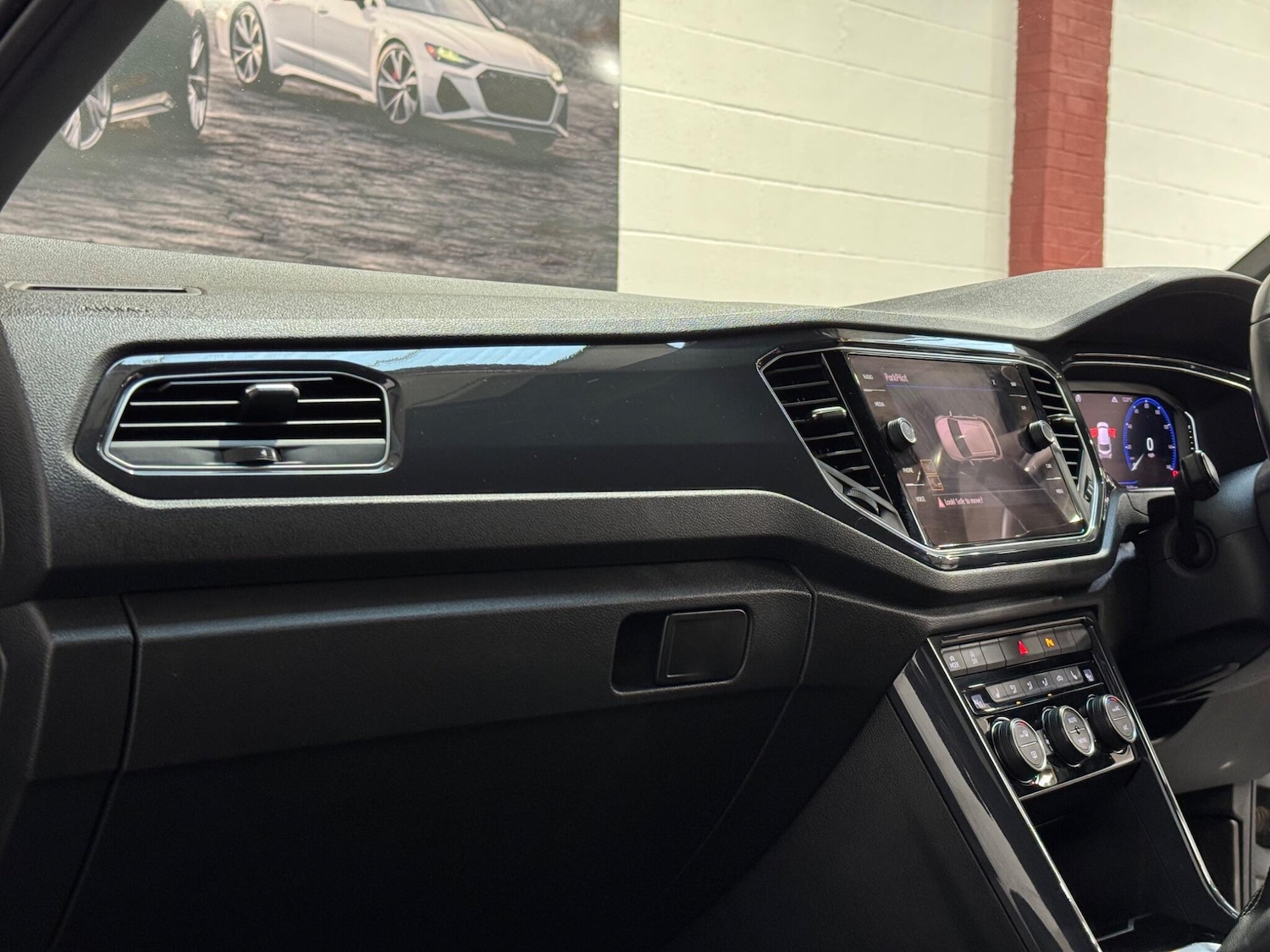 Used Volkswagen T-Roc 2019 for sale - 77016813: Photo 28