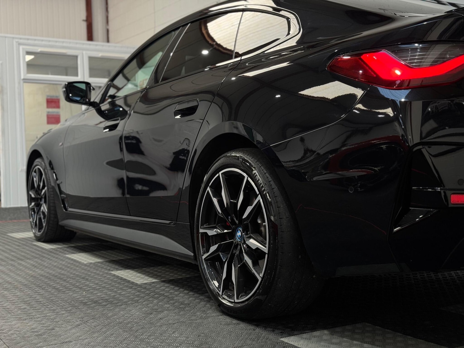 Used BMW i4 2022 for sale - 76633185: Photo 45