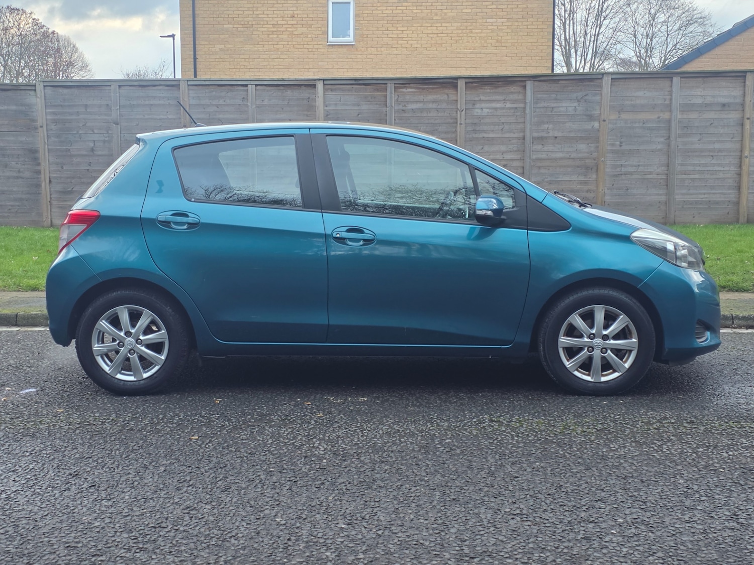 Used Toyota Yaris 2012 for sale - 77292696: Photo 12