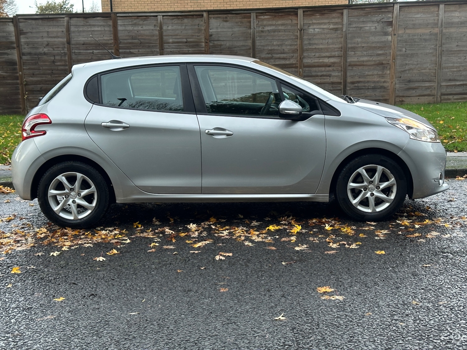 Used Peugeot 208 2015 for sale - 76563912: Photo 19