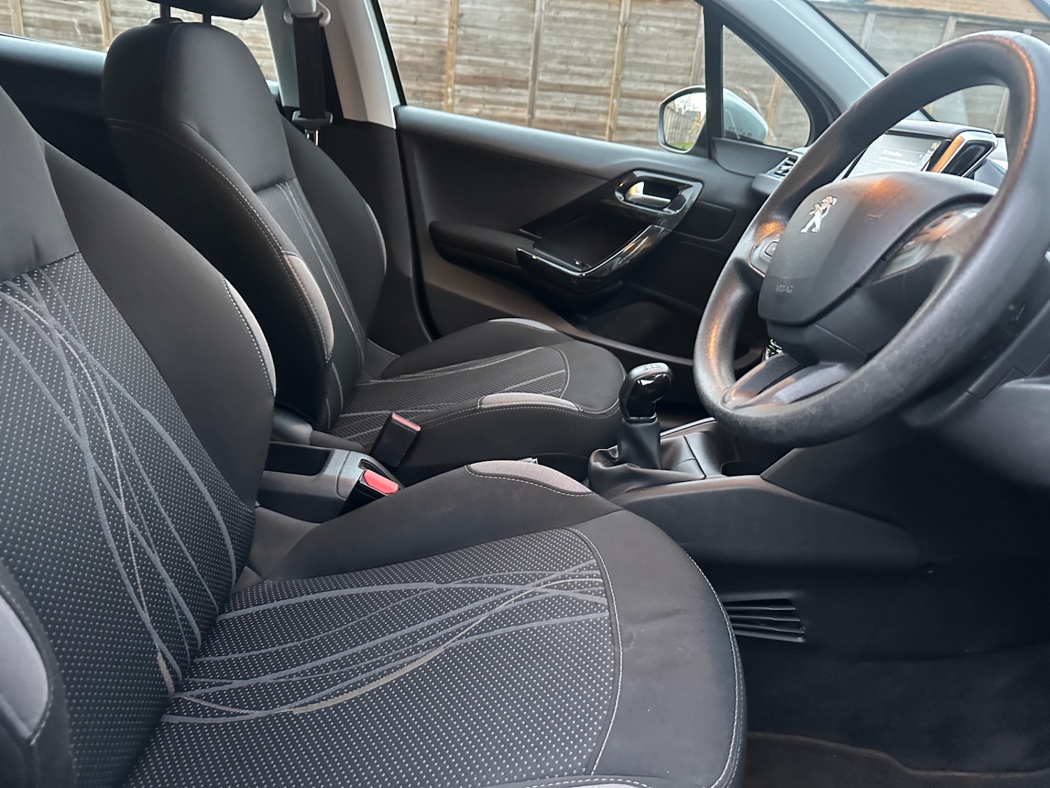 Used Peugeot 208 2015 for sale - 76563912: Photo 32