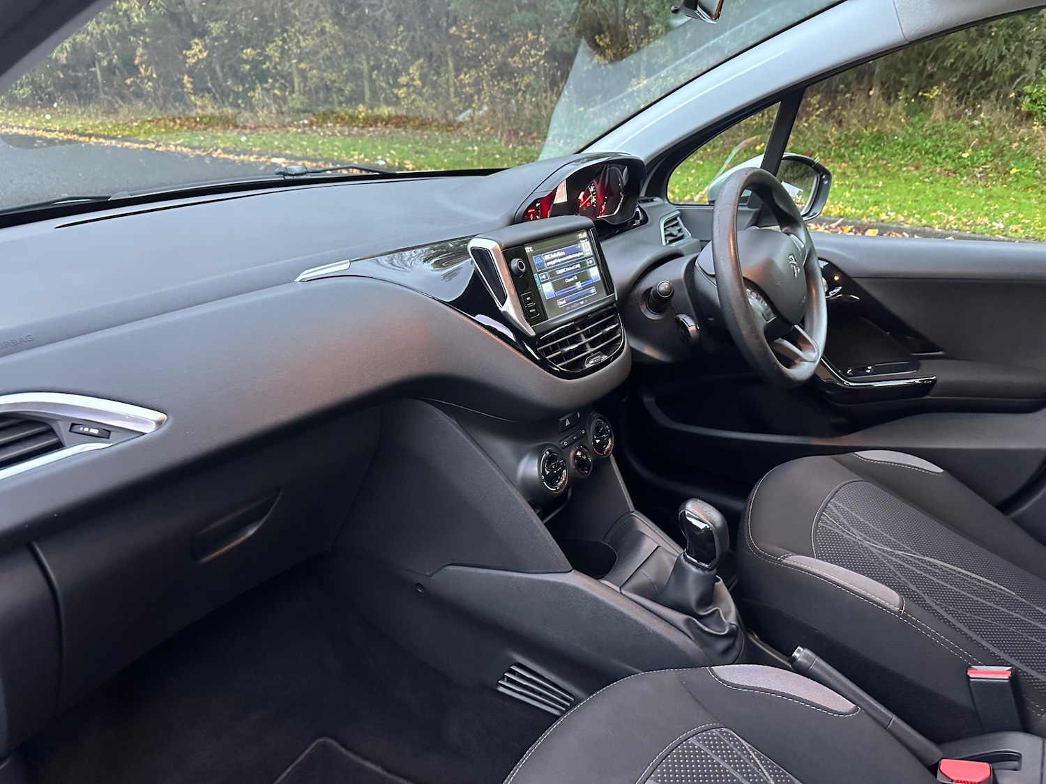 Used Peugeot 208 2015 for sale - 76563912: Photo 33