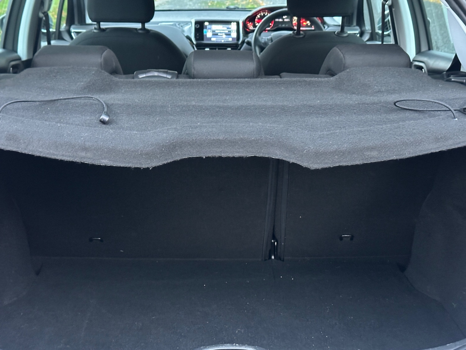 Used Peugeot 208 2015 for sale - 76563912: Photo 37