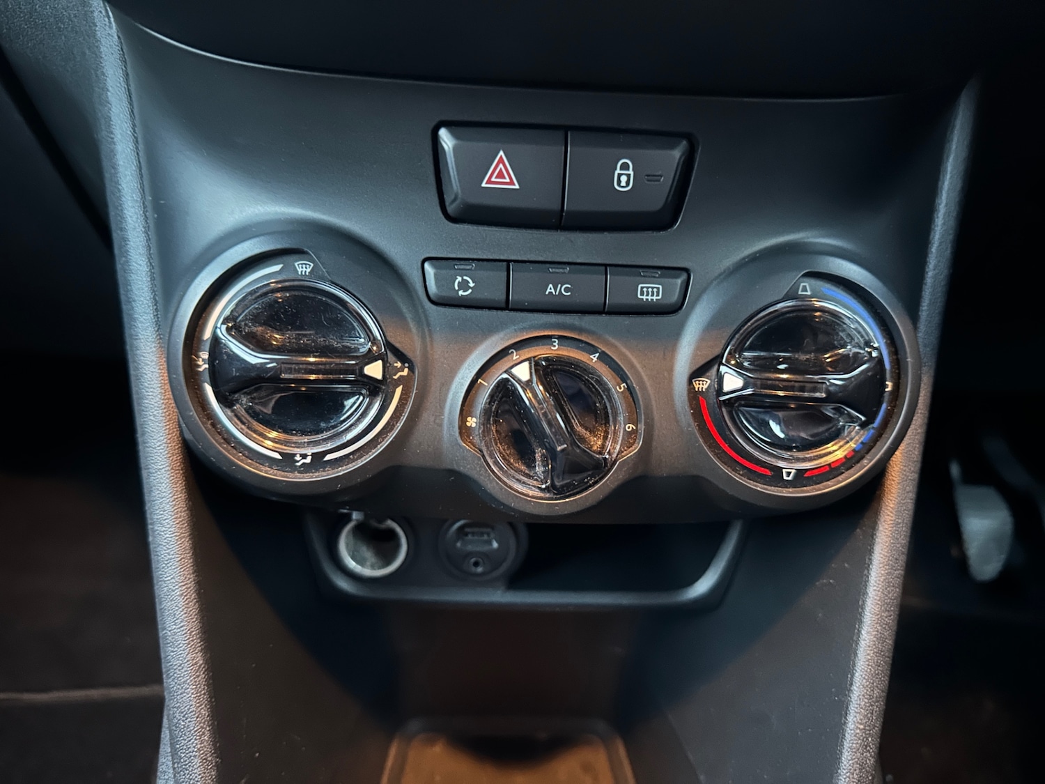 Used Peugeot 208 2015 for sale - 76563912: Photo 39