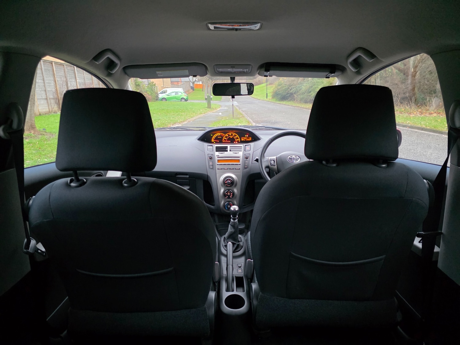 Used Toyota Yaris 2010 for sale - 76939998: Photo 29