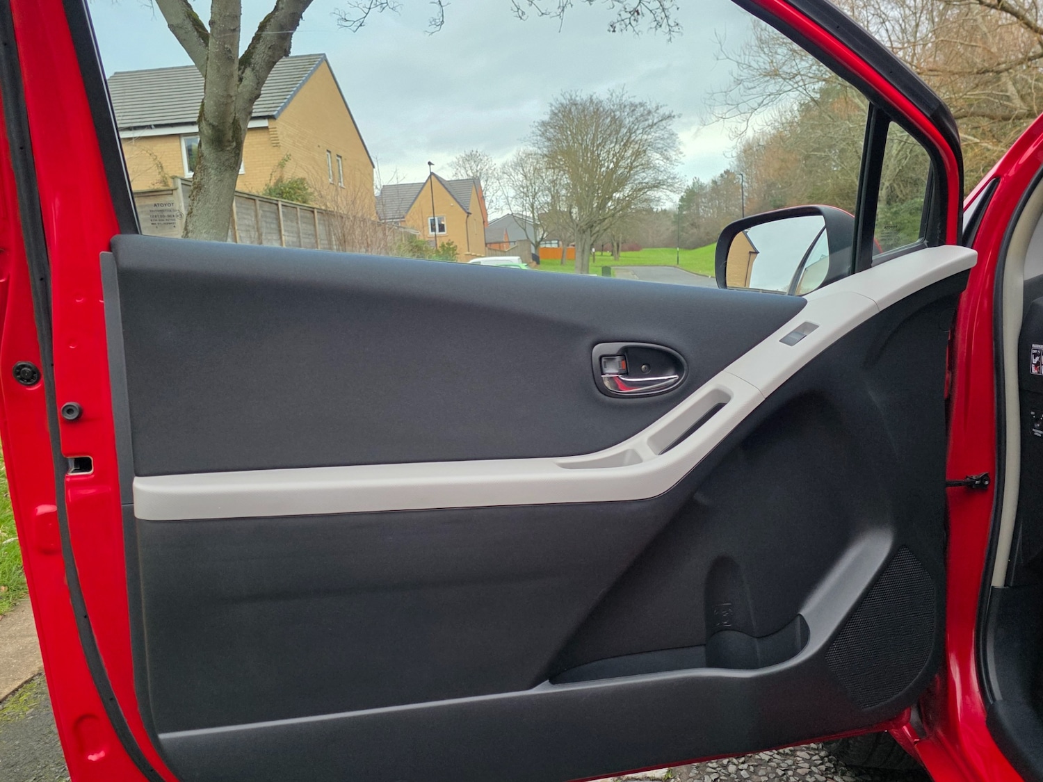 Used Toyota Yaris 2010 for sale - 76939998: Photo 30