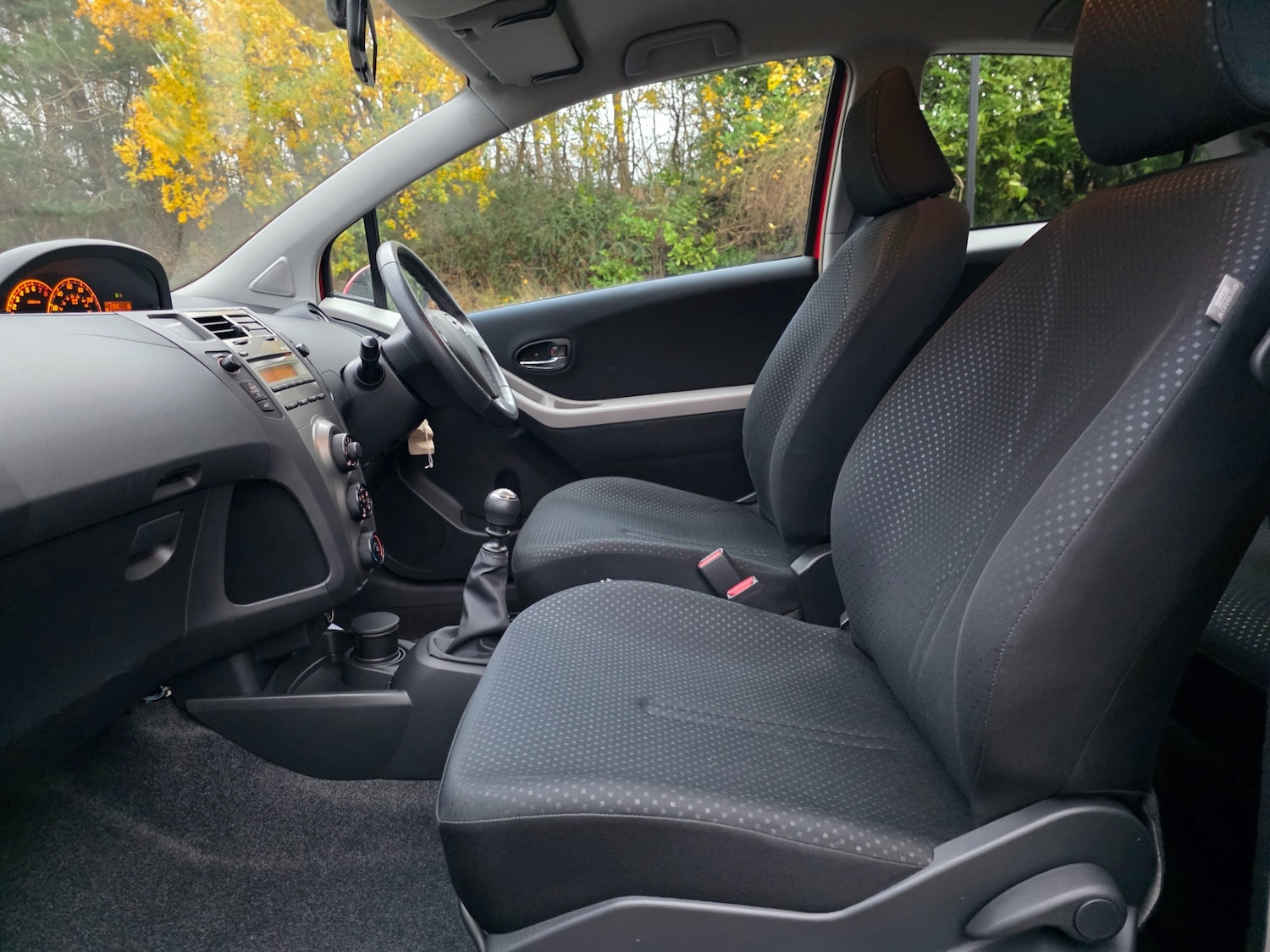 Used Toyota Yaris 2010 for sale - 76939998: Photo 31