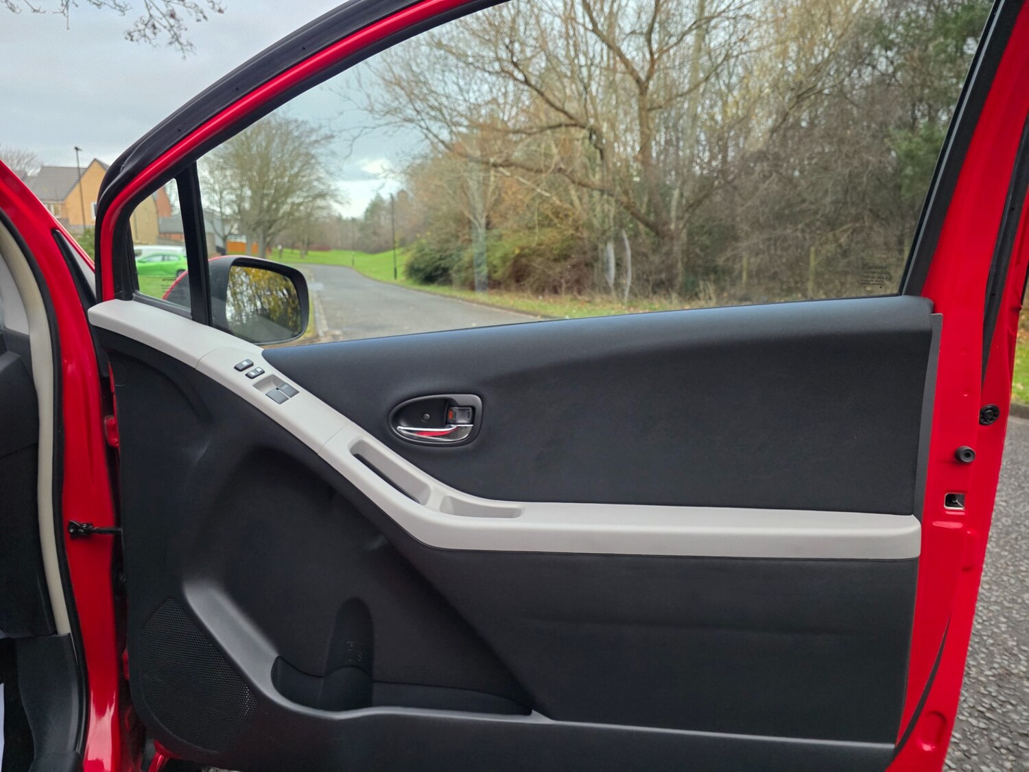 Used Toyota Yaris 2010 for sale - 76939998: Photo 40