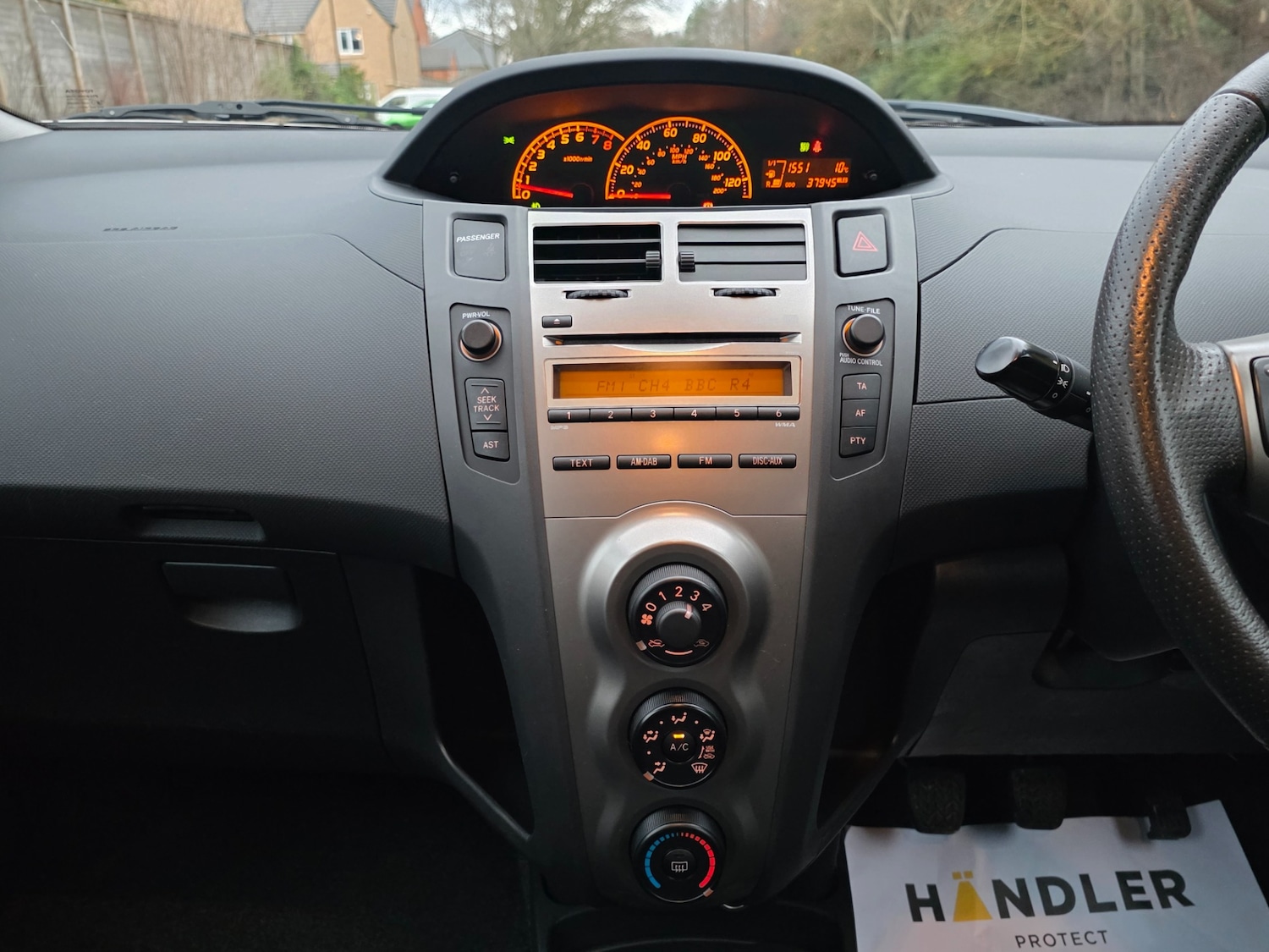 Used Toyota Yaris 2010 for sale - 76939998: Photo 42