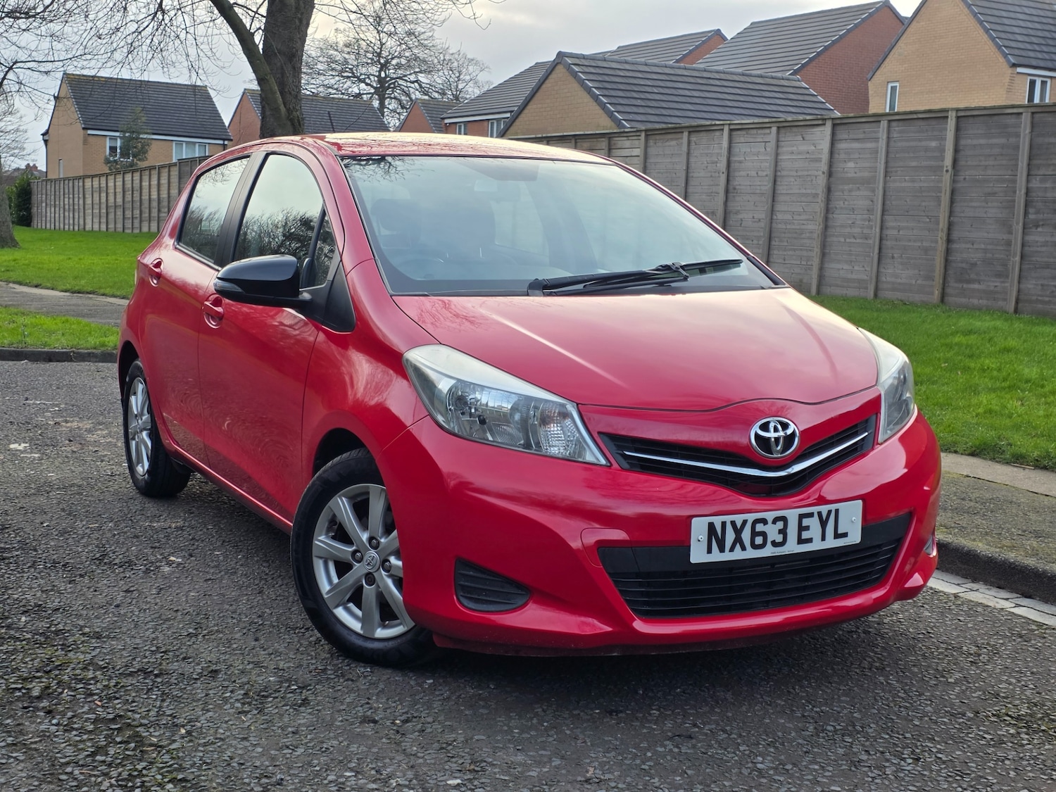 Used Toyota Yaris 2013 for sale - 77823190: Photo 2