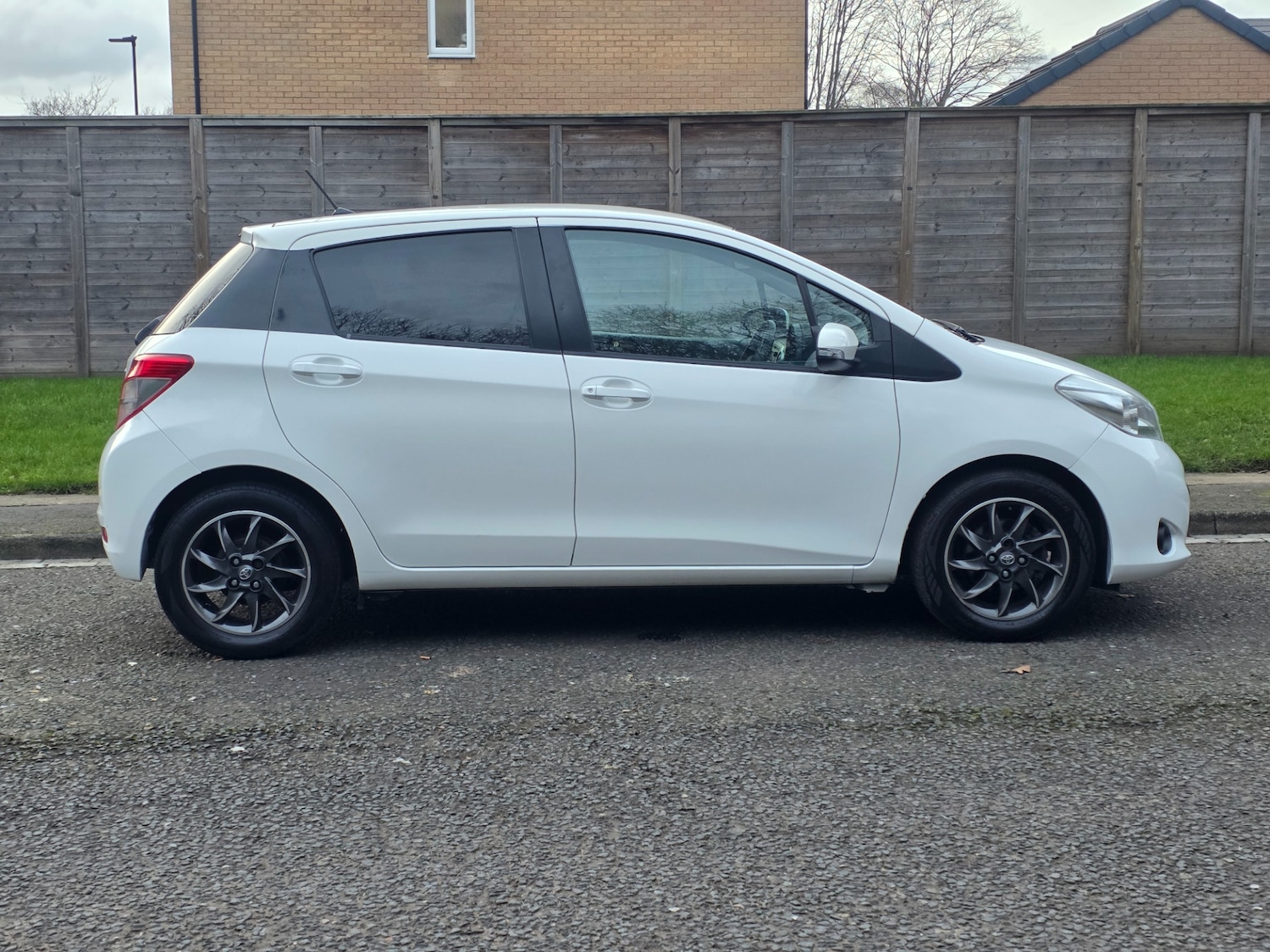 Used Toyota Yaris 2012 for sale - 77599925: Photo 17