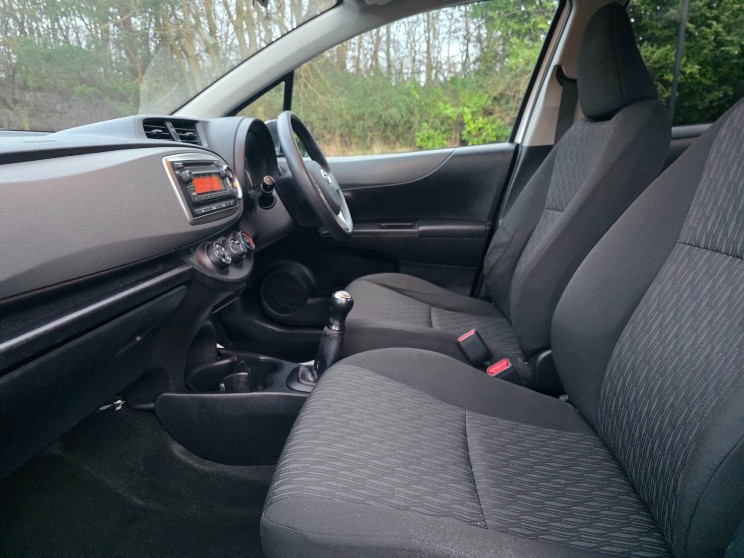 Used Toyota Yaris 2012 for sale - 77599925: Photo 26