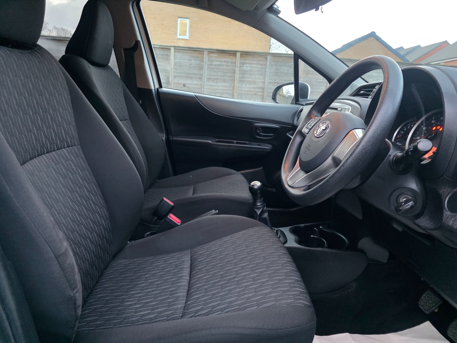 Used Toyota Yaris 2012 for sale - 77599925: Photo 35