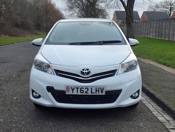 Used Toyota Yaris 2012 for sale - 77599925: Photo