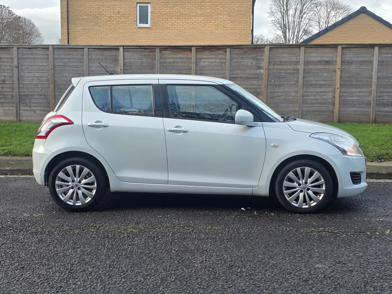 Used Suzuki Swift 2012 for sale - 77205146: Photo 11