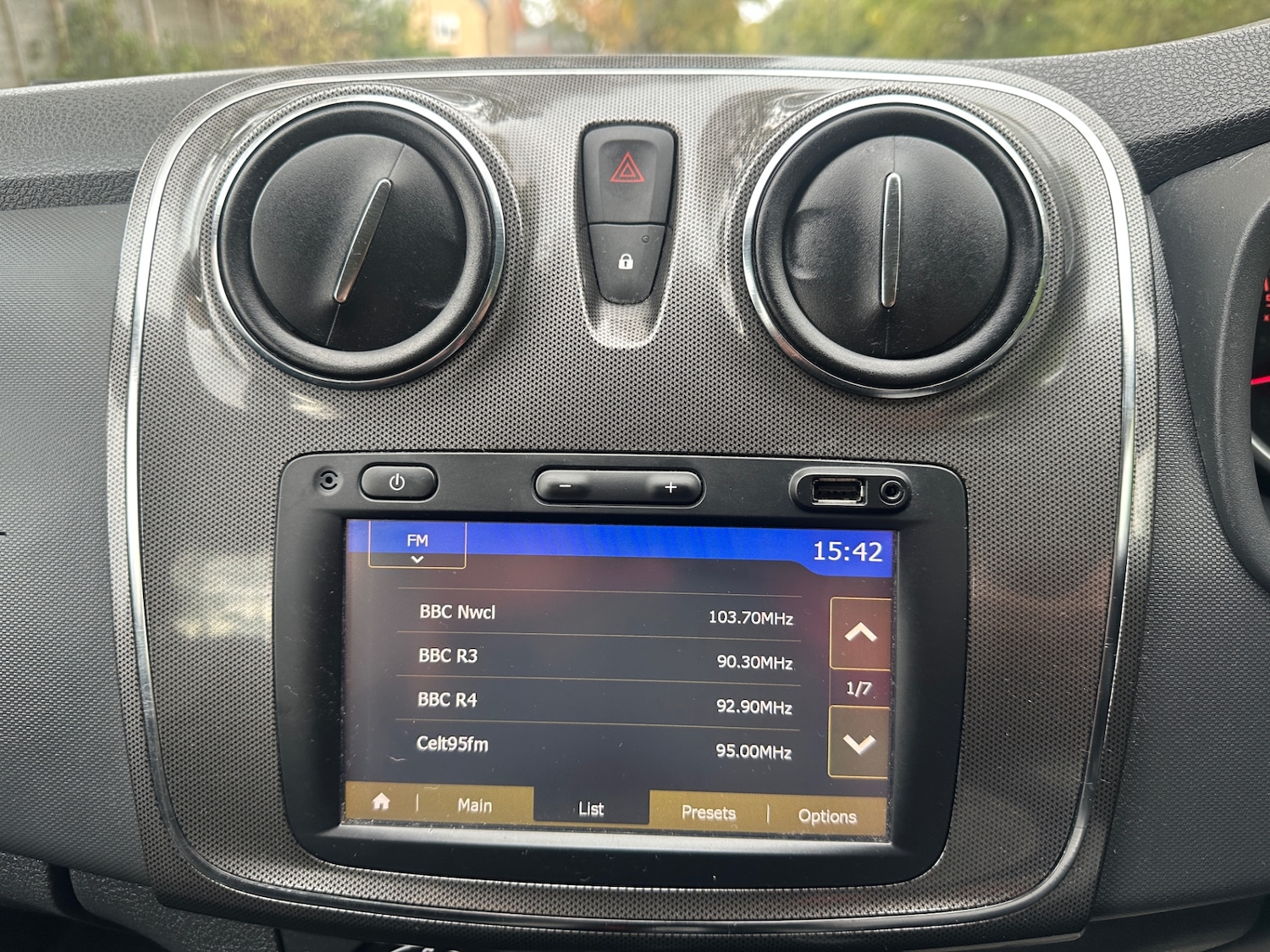 Used Dacia Sandero Stepway 2017 for sale - 76225431: Photo 29