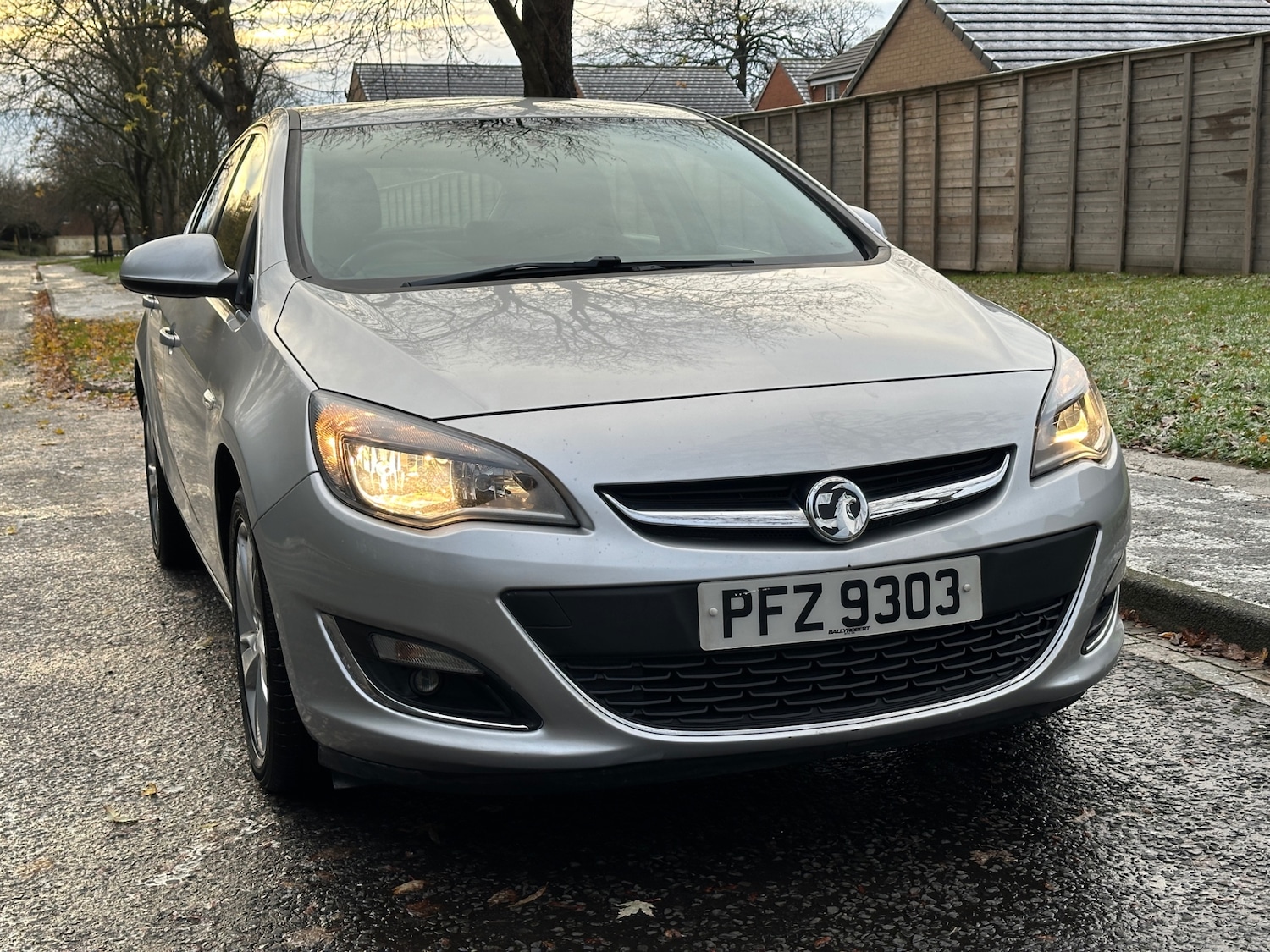Used Vauxhall Astra 2013 for sale - 76660688: Photo 2