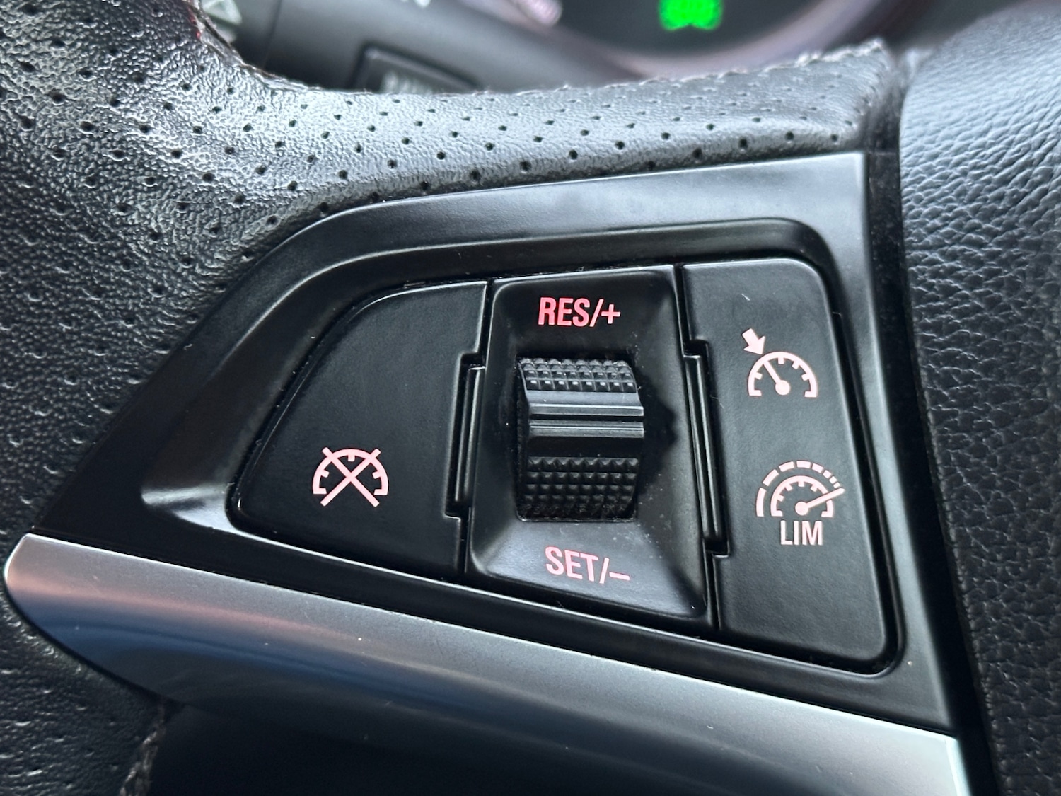 Used Vauxhall Astra 2013 for sale - 76660688: Photo 40