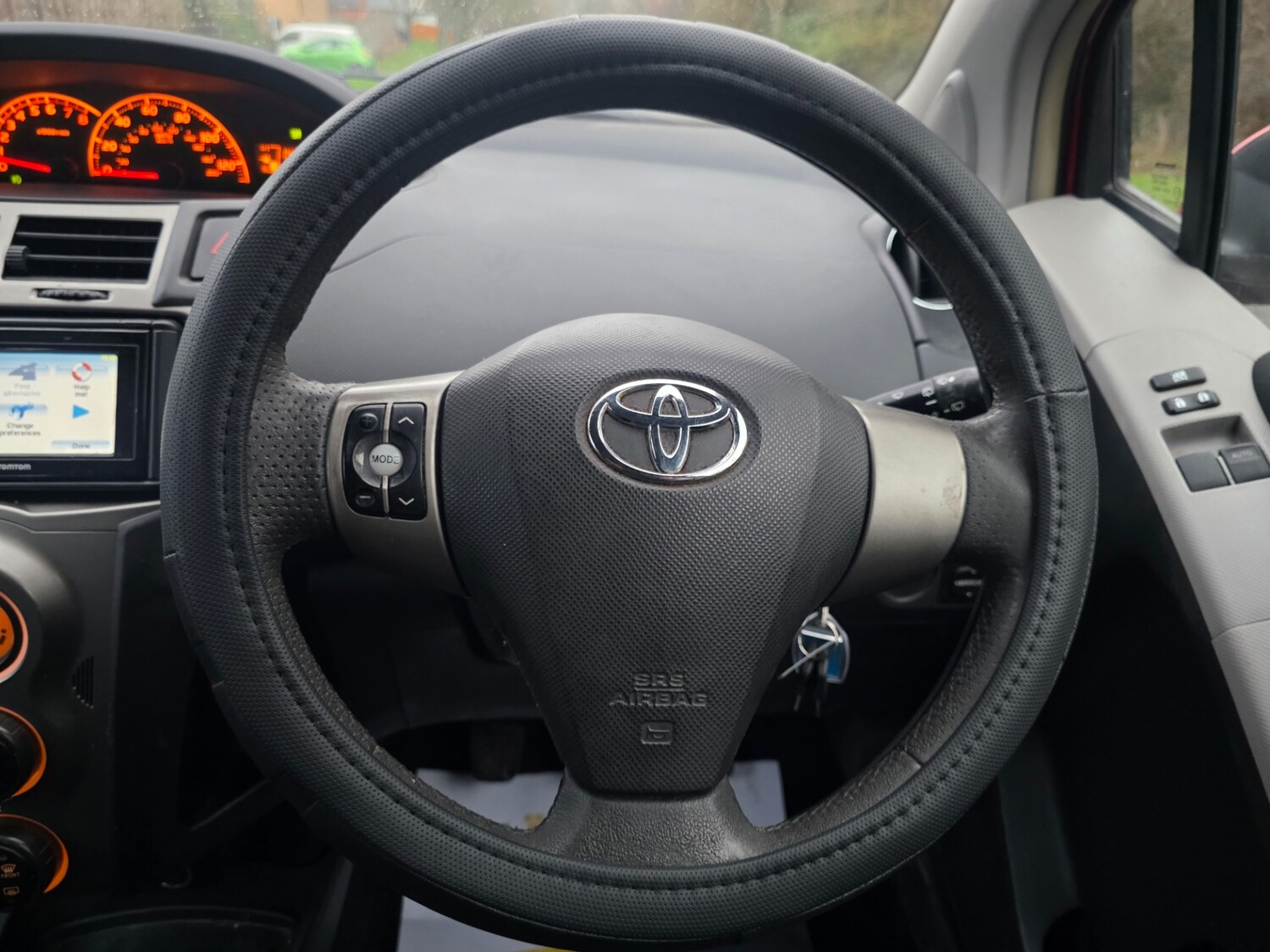 Used Toyota Yaris 2011 for sale - 77342493: Photo 36