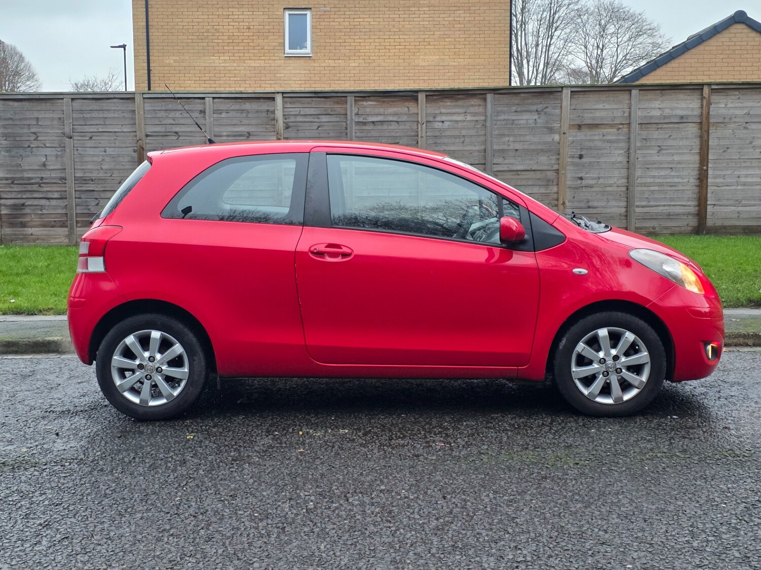 Used Toyota Yaris 2011 for sale - 77342493: Photo 8