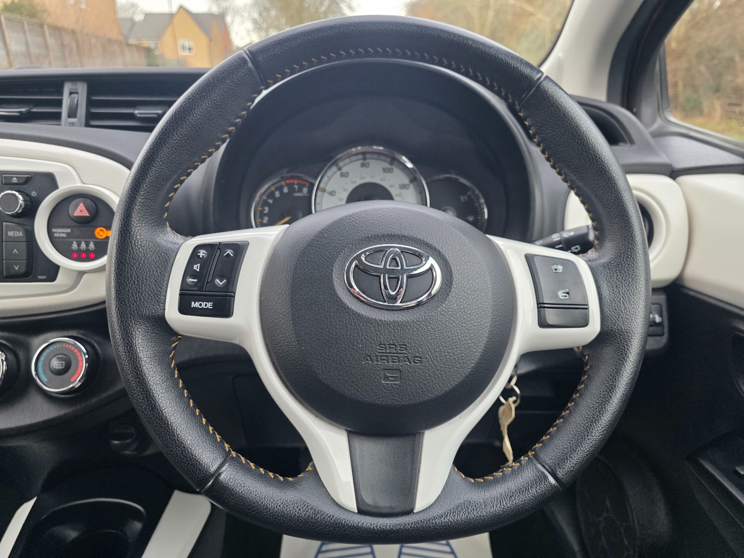 Used Toyota Yaris 2013 for sale - 77564352: Photo 26