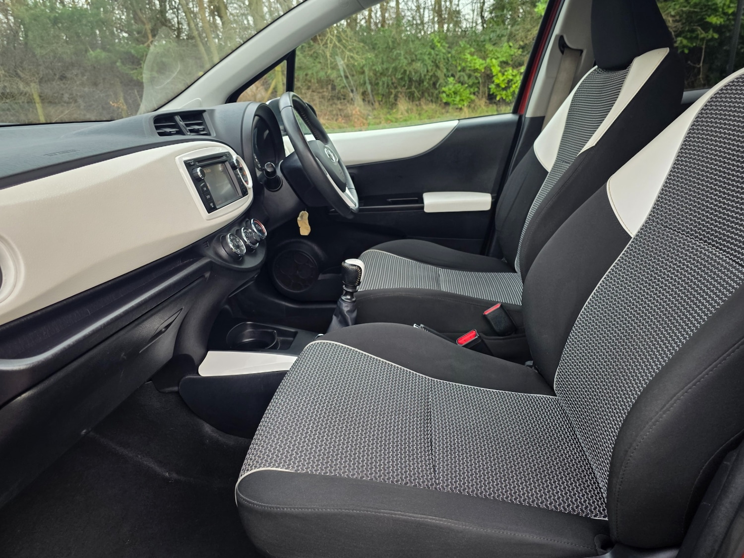 Used Toyota Yaris 2013 for sale - 77564352: Photo 30