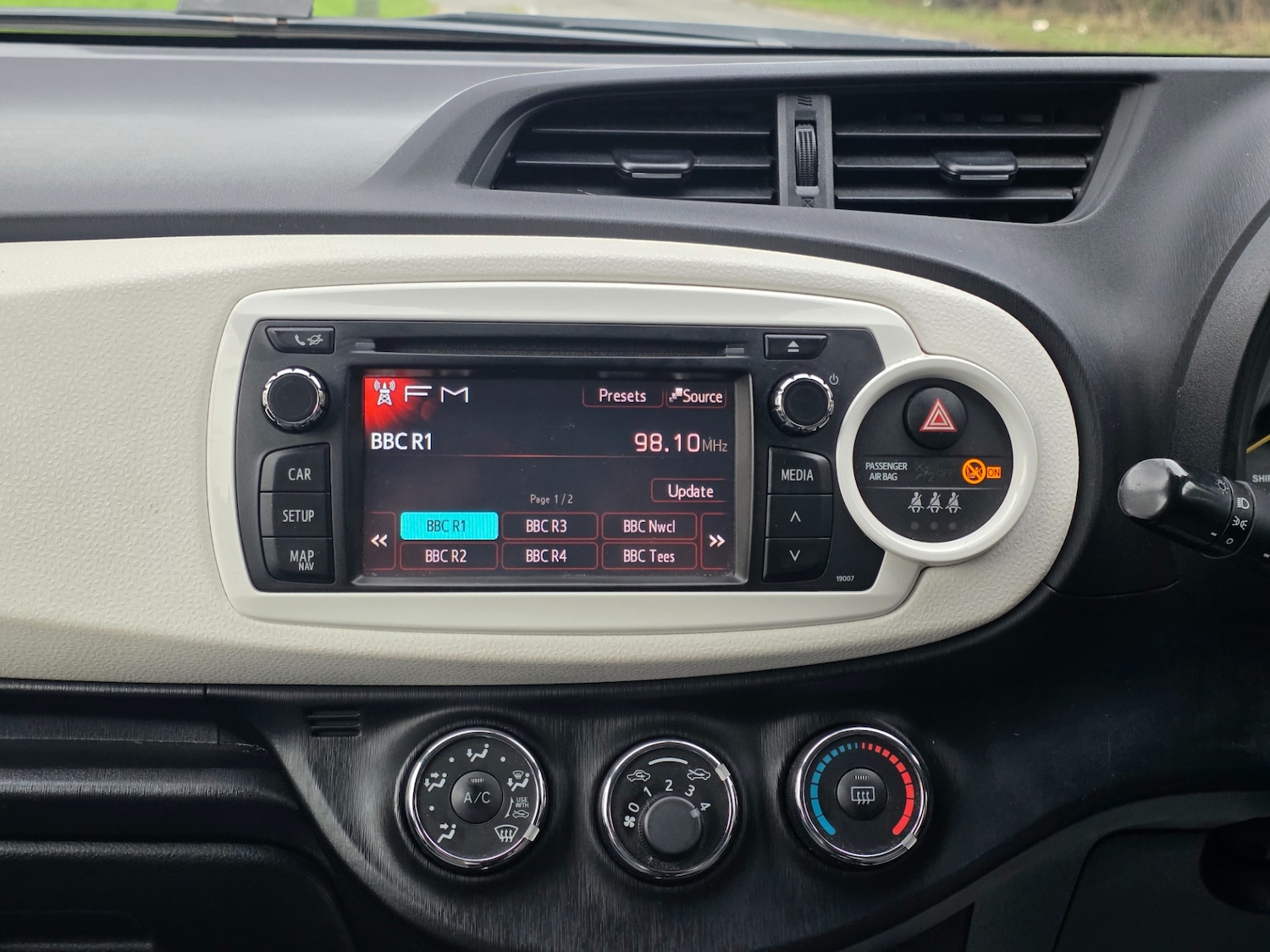 Used Toyota Yaris 2013 for sale - 77564352: Photo 32