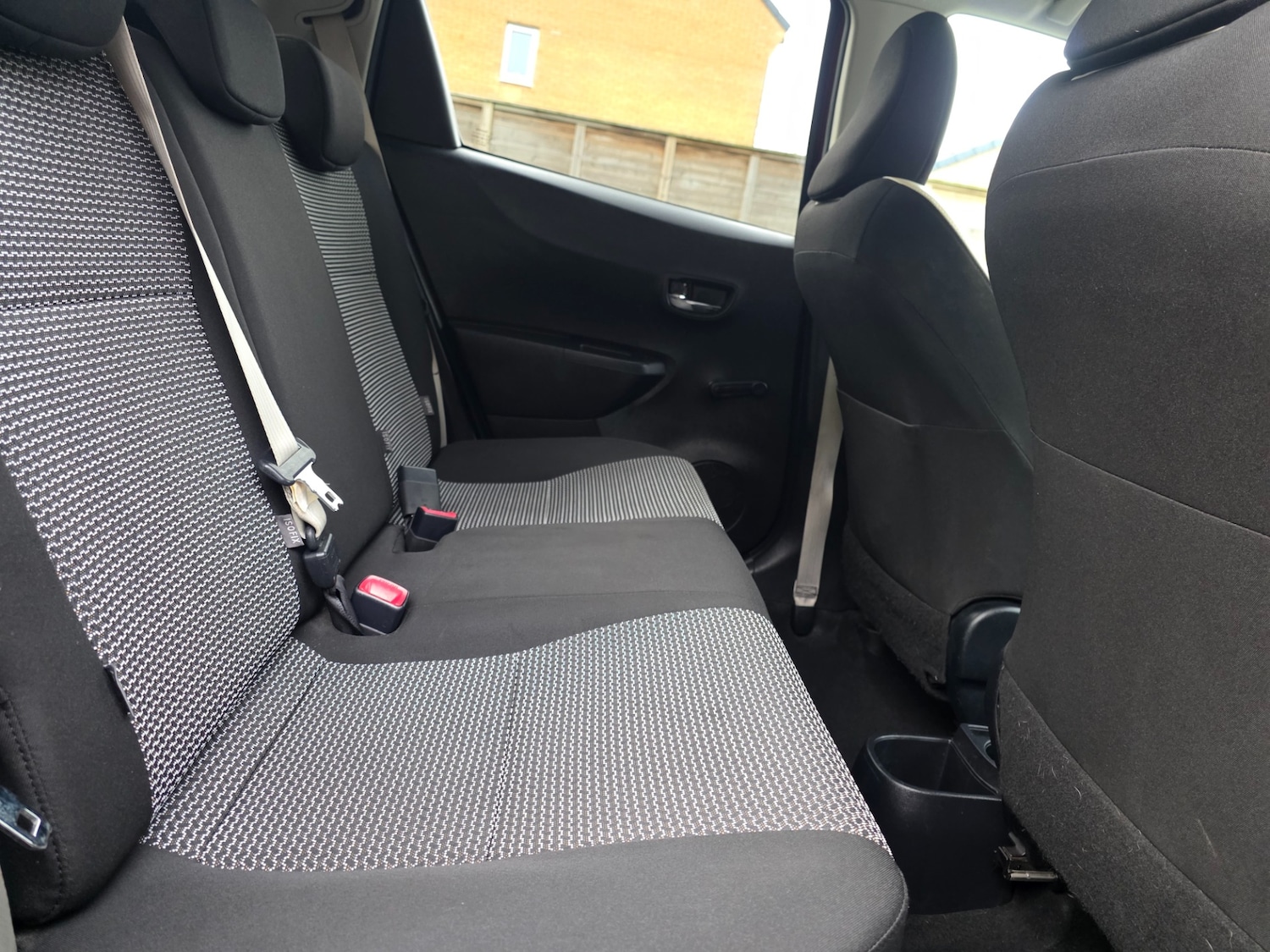 Used Toyota Yaris 2013 for sale - 77564352: Photo 34