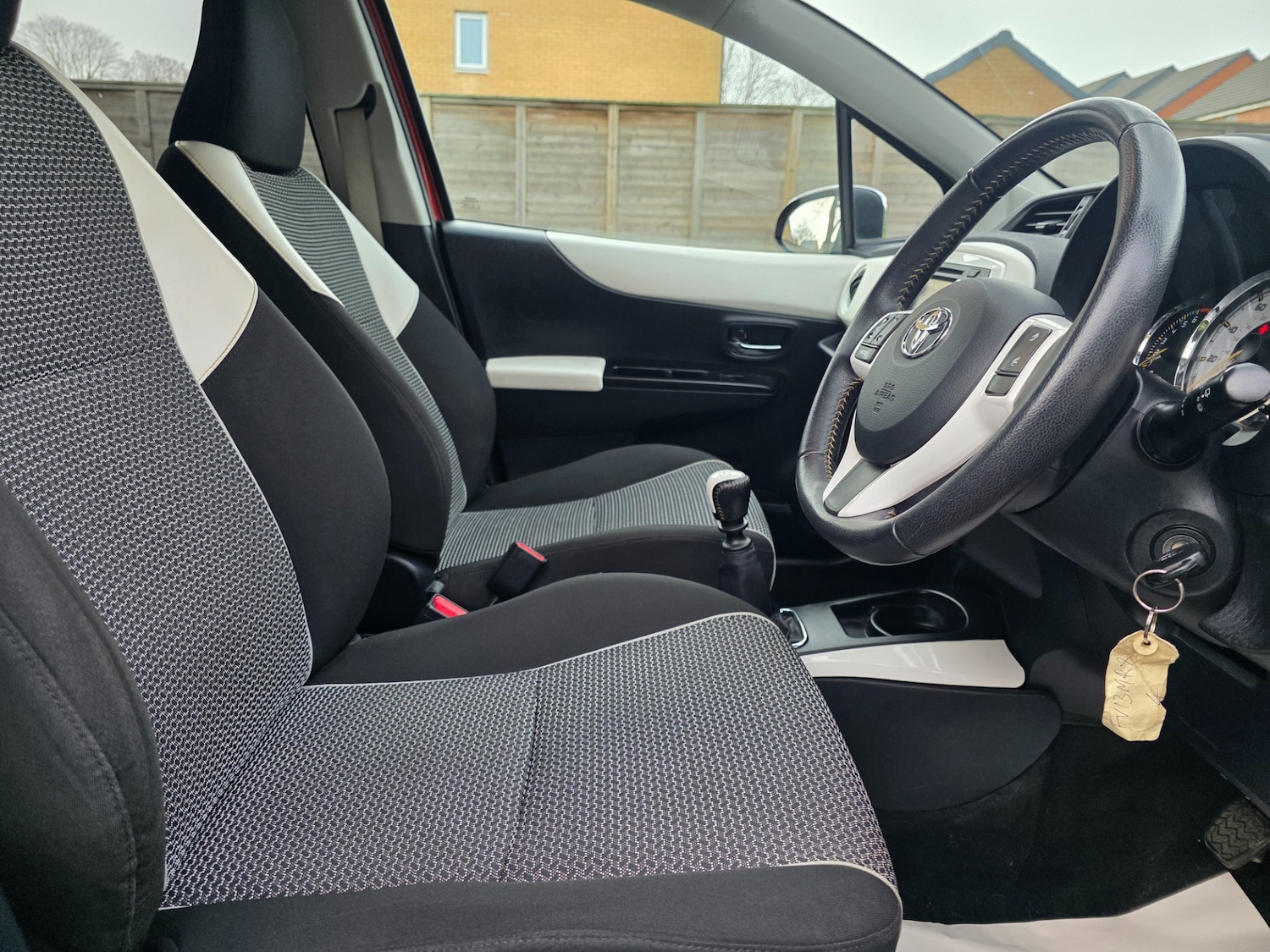 Used Toyota Yaris 2013 for sale - 77564352: Photo 35