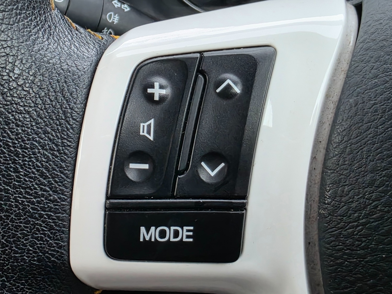 Used Toyota Yaris 2013 for sale - 77564352: Photo 41