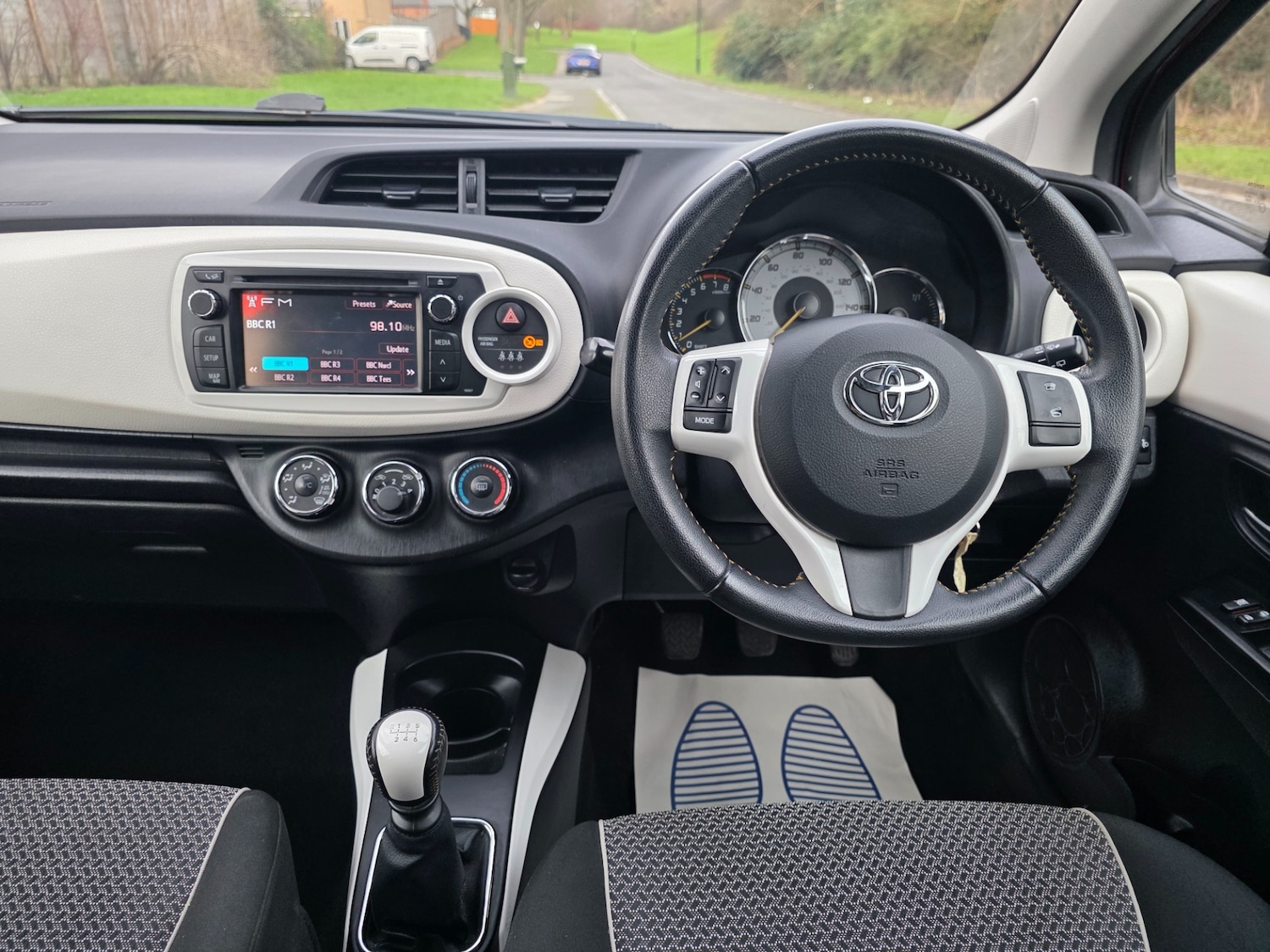 Used Toyota Yaris 2013 for sale - 77564352: Photo 43