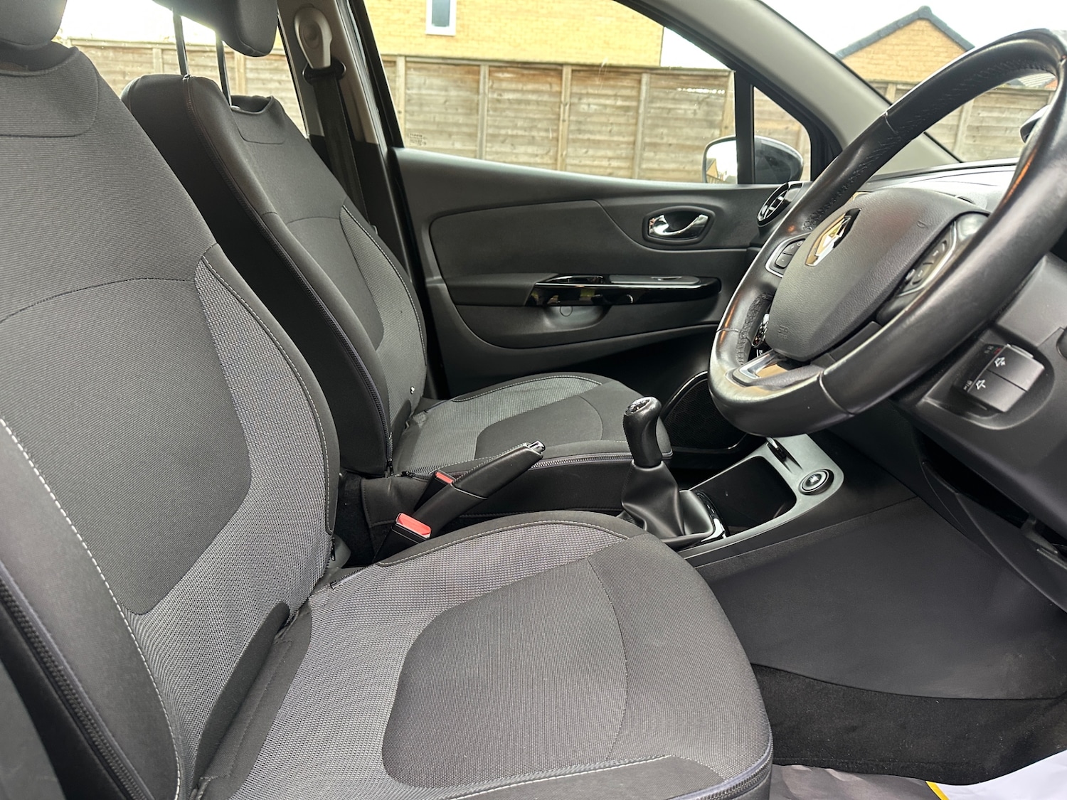 Used Renault Captur 2016 for sale - 76536995: Photo 27