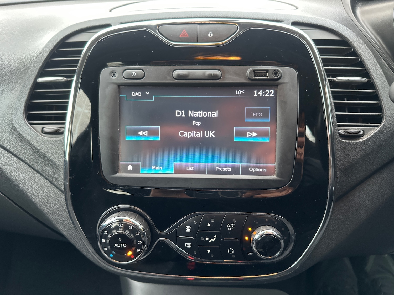 Used Renault Captur 2016 for sale - 76536995: Photo 42