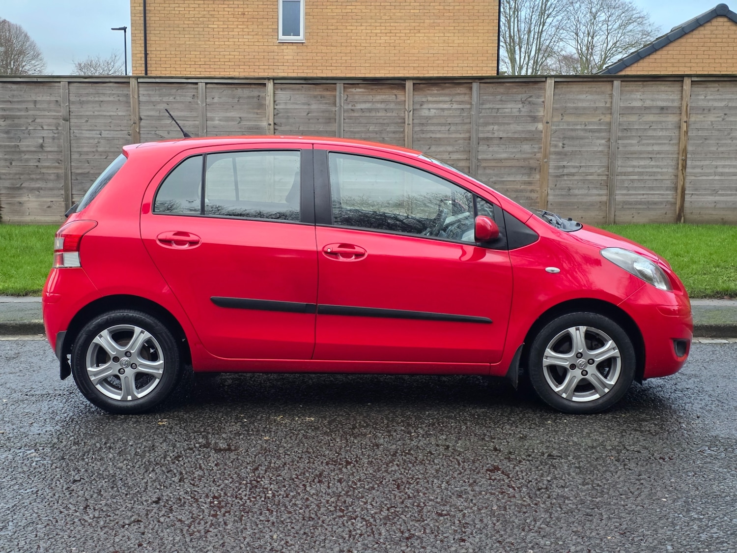 Used Toyota Yaris 2010 for sale - 77564354: Photo 12