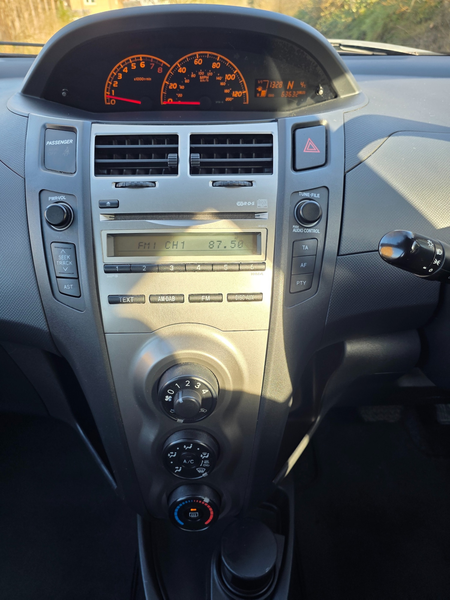 Used Toyota Yaris 2010 for sale - 77564354: Photo 33