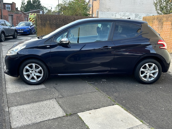 Used Peugeot 208 2014 for sale - 76245519: Photo 10
