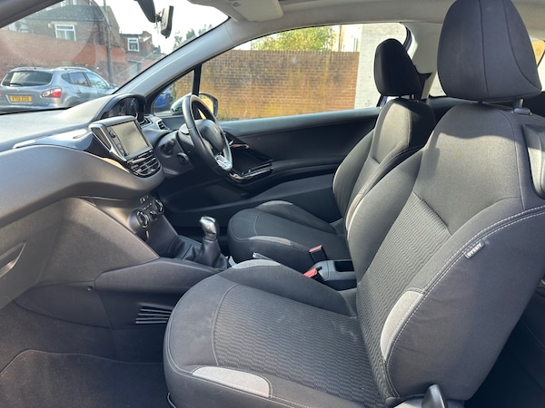 Used Peugeot 208 2014 for sale - 76245519: Photo 16