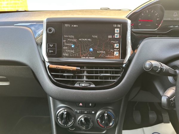 Used Peugeot 208 2014 for sale - 76245519: Photo 32