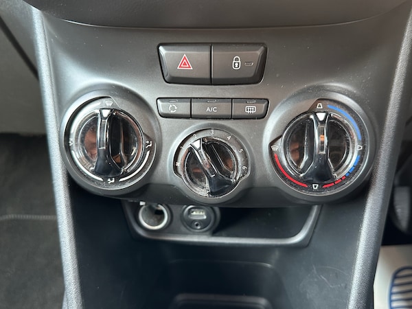 Used Peugeot 208 2014 for sale - 76245519: Photo 35