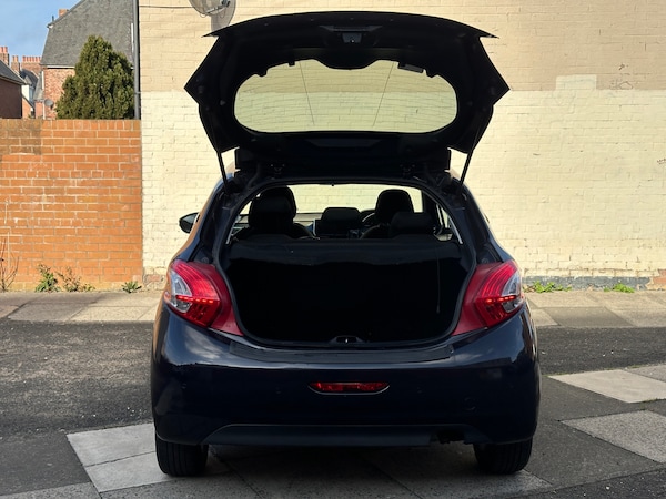 Used Peugeot 208 2014 for sale - 76245519: Photo 37