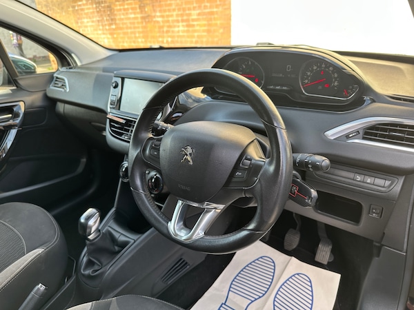 Used Peugeot 208 2014 for sale - 76245519: Photo 38