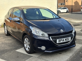 Used Peugeot 208 2014 for sale - 76245519: Photo