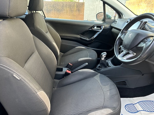 Used Peugeot 208 2014 for sale - 76245519: Photo 40