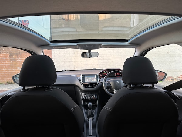 Used Peugeot 208 2014 for sale - 76245519: Photo 8