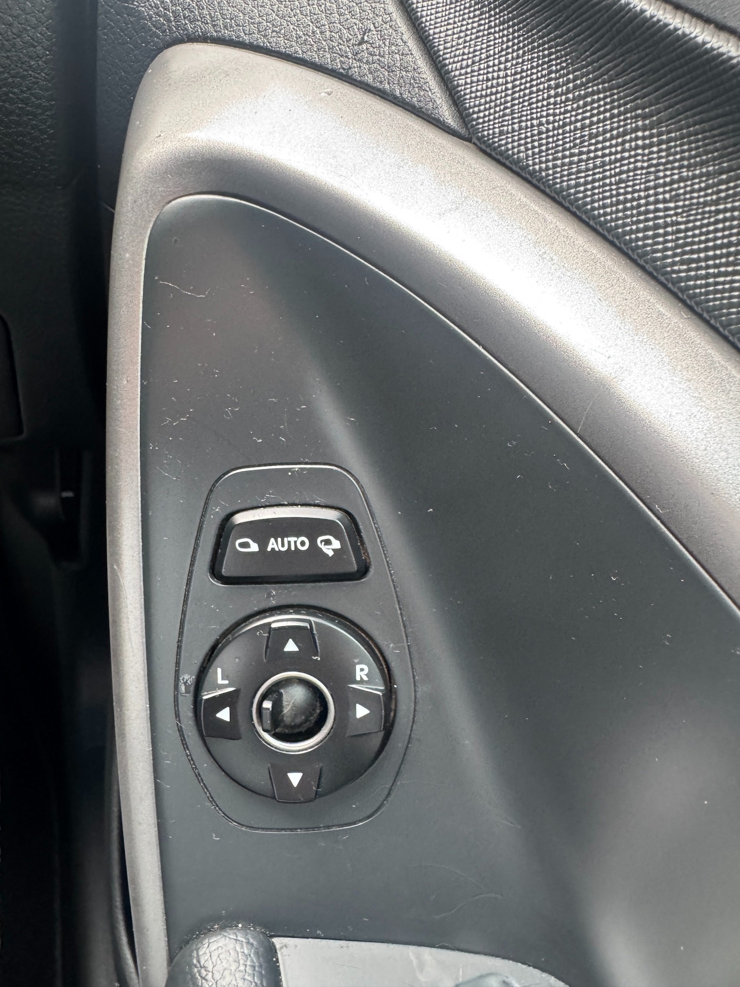 Used Hyundai Santa Fe 2015 for sale - 77731091: Photo 24